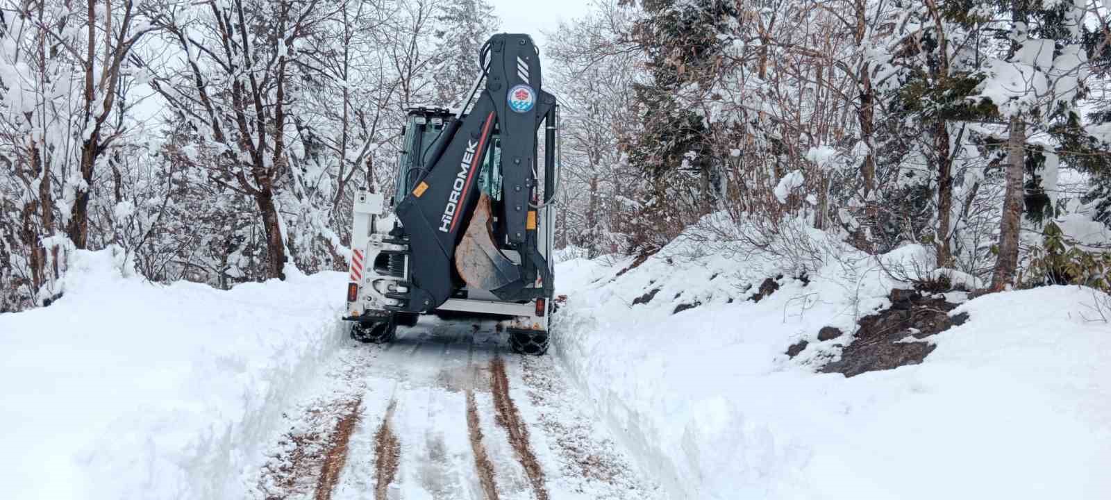 Trabzon’da kar nedeniyle kapalı mahalle yolu kalmadı
?v=1