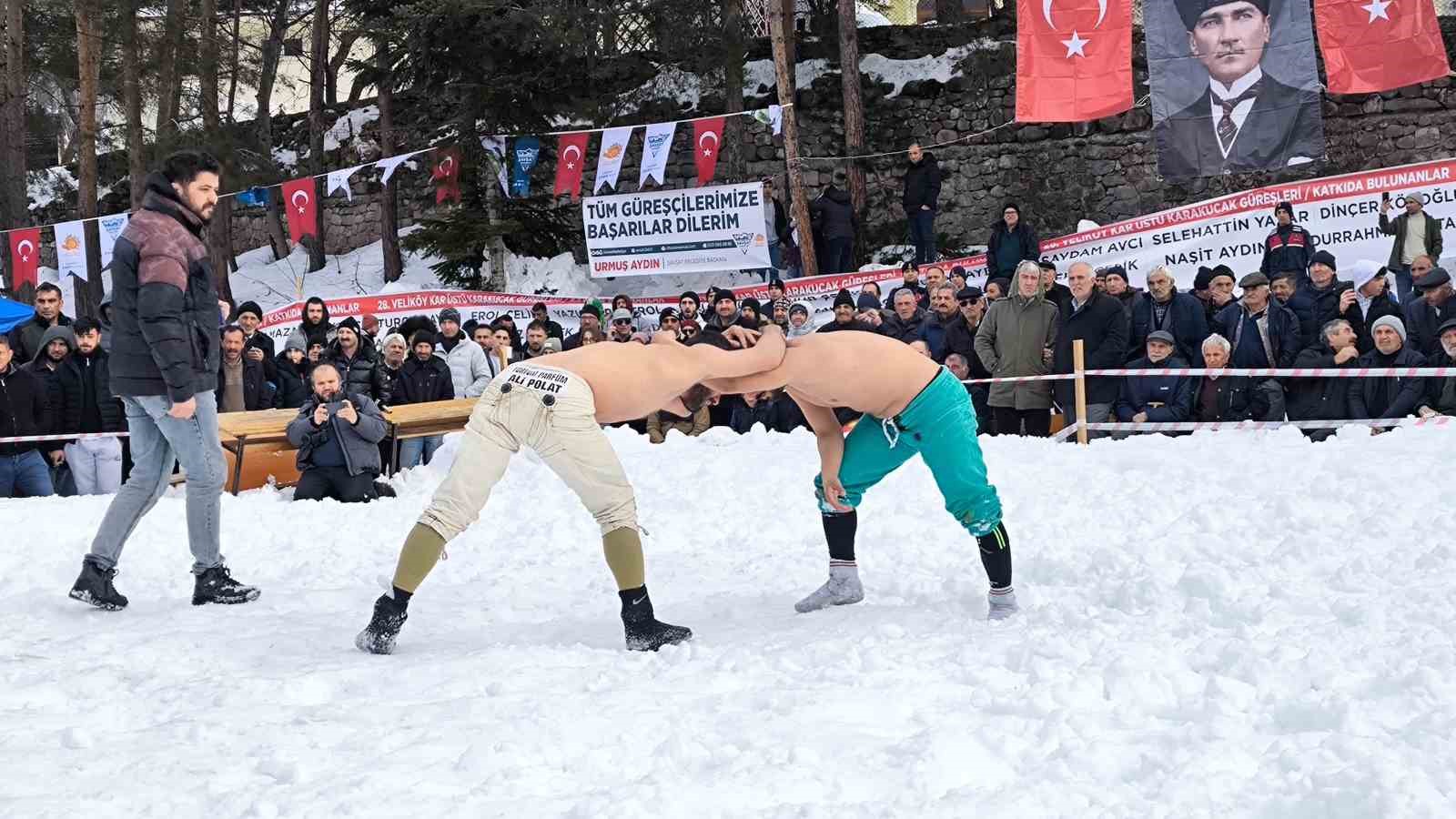 Artvin’de ’Kar Üstünde Karakucak Güreşleri’ yapıldı
