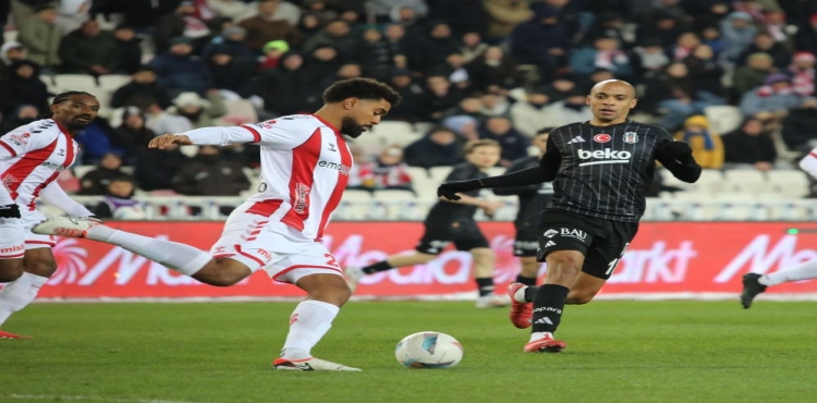 Trendyol Süper Lig: Sivasspor: 0 - Beşiktaş: 1 (İlk yarı)