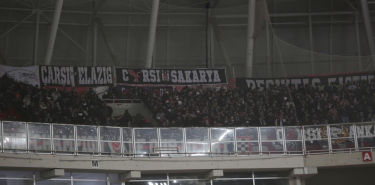 Beşiktaş taraftarları takımını yalnız bırakmadı