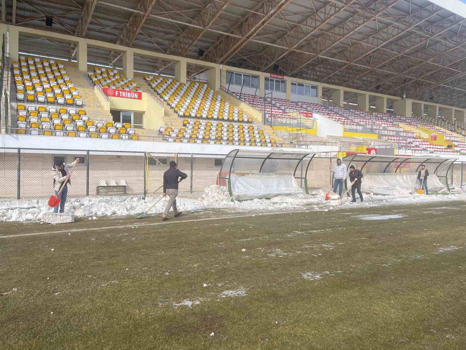 Muş Şehir Stadyumu maça hazır
