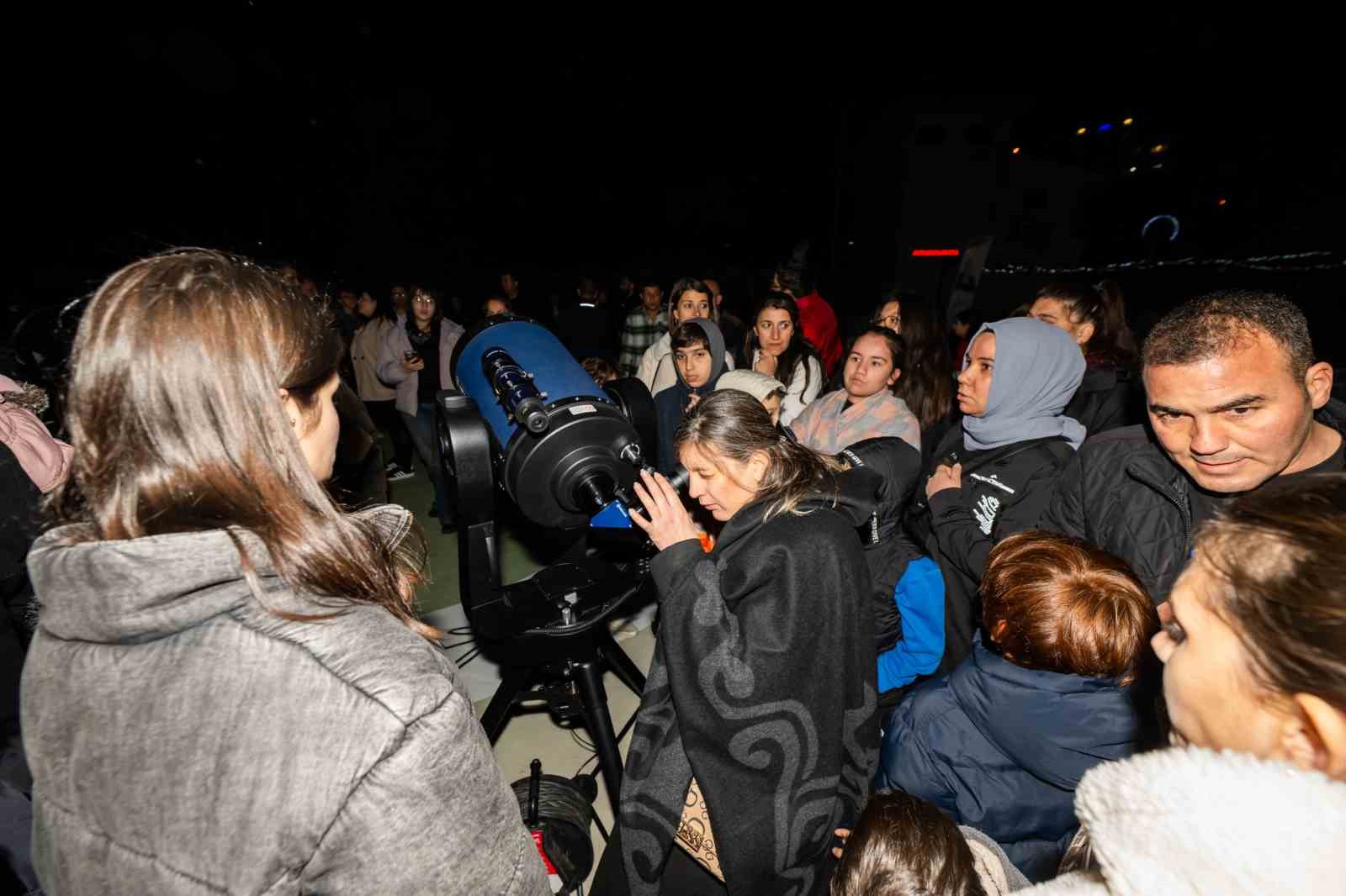 Silifkeliler, ’Gece Gözlem Etkinliği’nde gezegenleri izledi
?v=1