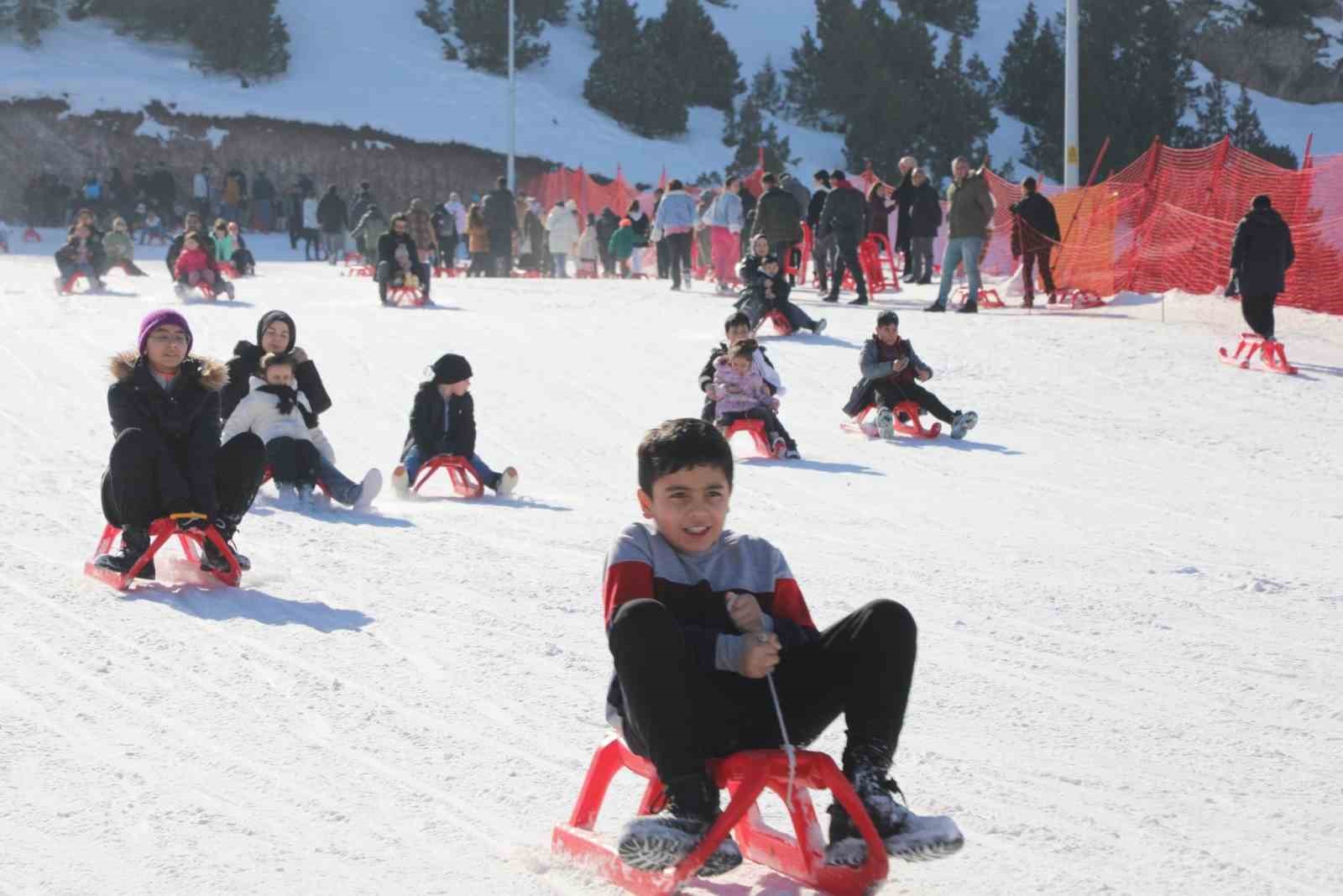 Ergan Kayak Merkezinde hafta sonu yoğunluğu
?v=1