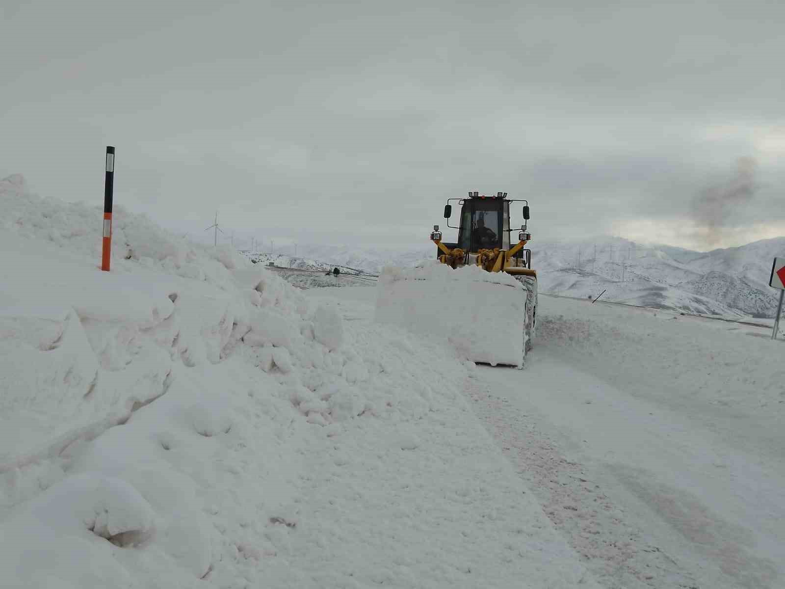 Kayseri’de 107 yol ulaşıma açıldı
?v=1