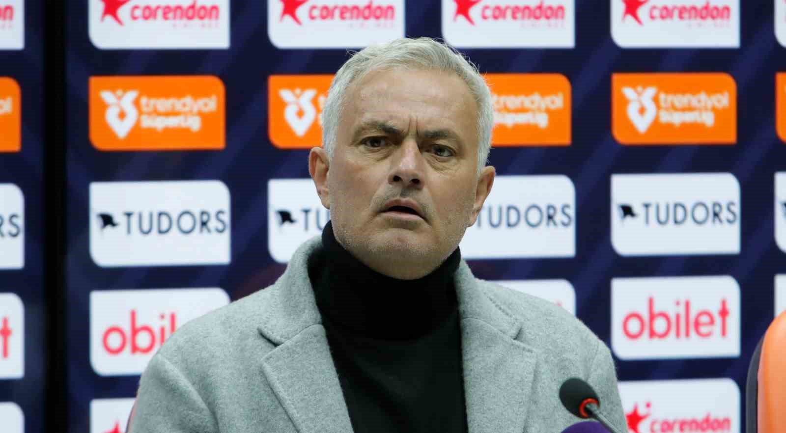 Jose Mourinho:  Bir oyuncu sakatlandığı zaman, başka bir oyuncuya oynama kapısı açılır 
