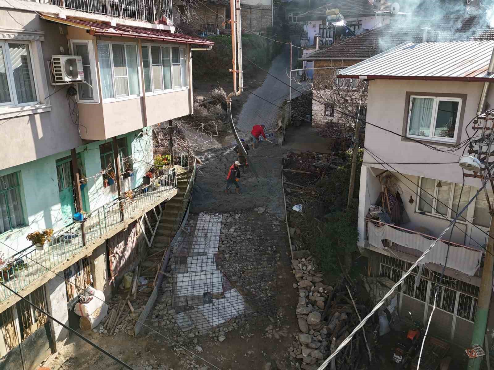 Nazilli Belediyesi Işıklar Mahallesi’nde çöken yola müdahale etti
?v=1