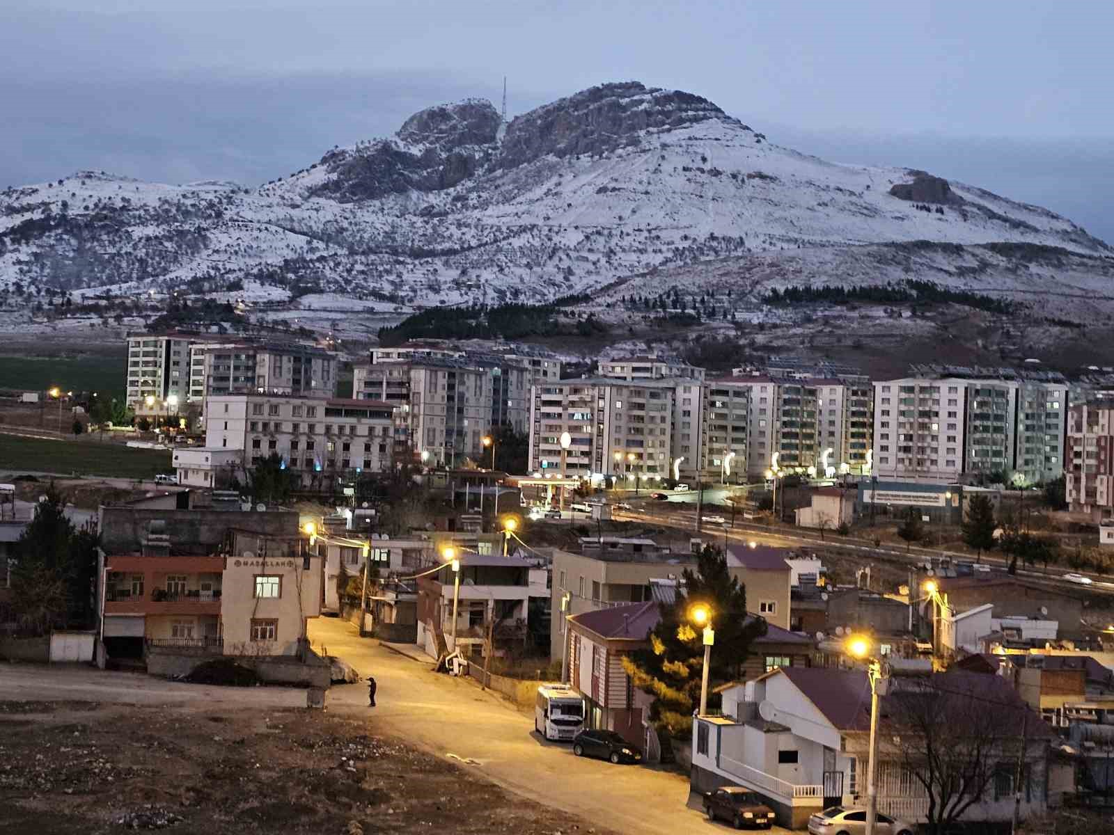 Diyarbakır’ın Ergani ve Dicle ilçelerinde kar yağdı
?v=1