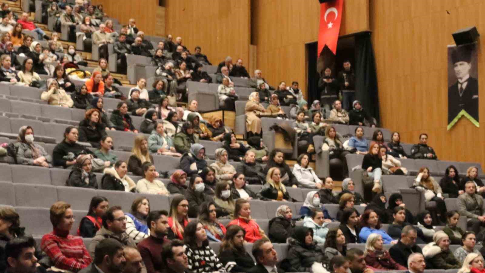 Kırklareli’nde  En İyi Narkotik Polisi Anne projesi  eğitimi toplantısı yapıldı
?v=1