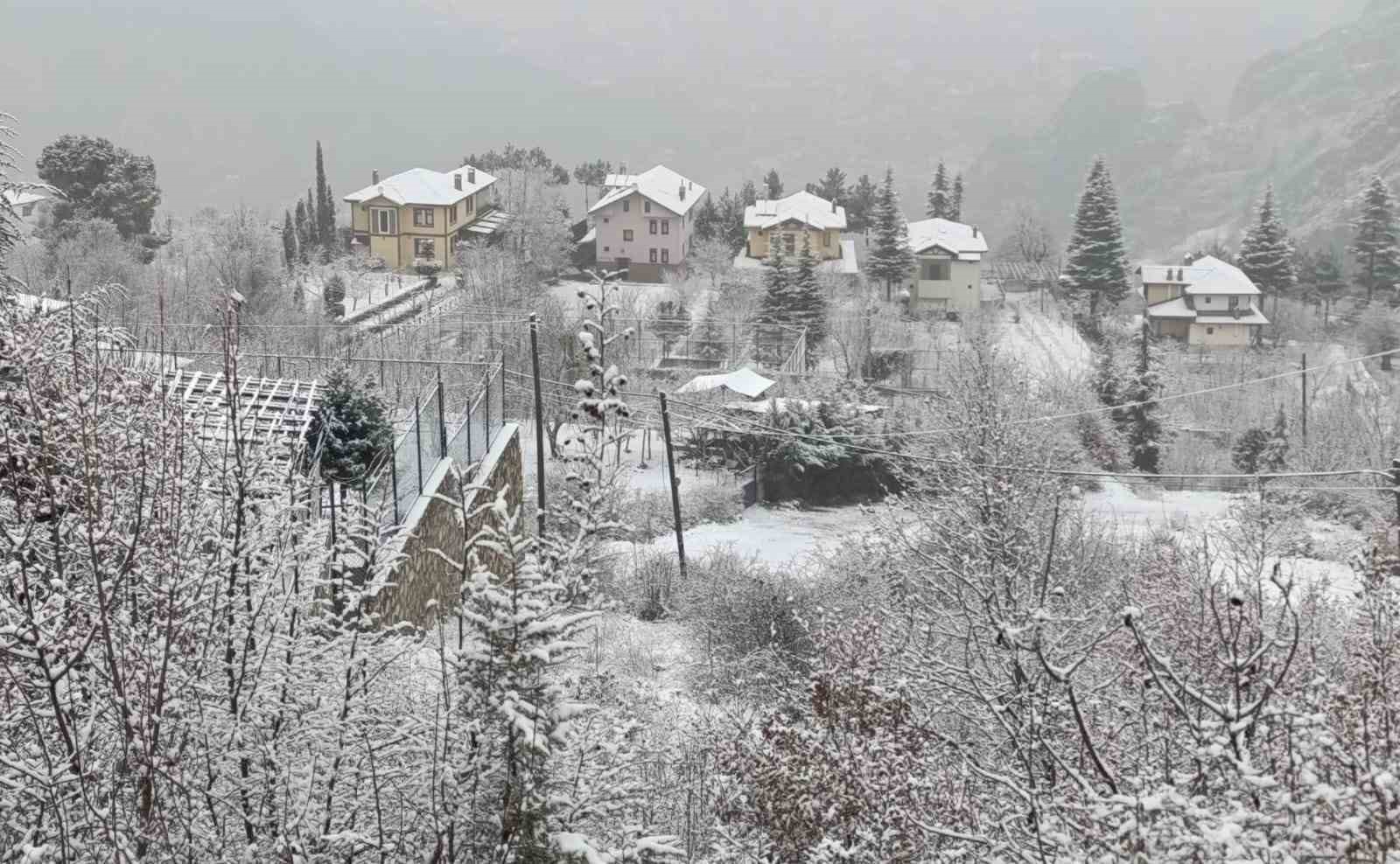 Amasya’da 90 köy yolu kardan ulaşıma kapandı
?v=1