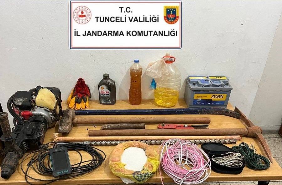 Tunceli’de, amonyum-potasyum nitratla kazı yapan 5 kişi yakalandı
?v=1