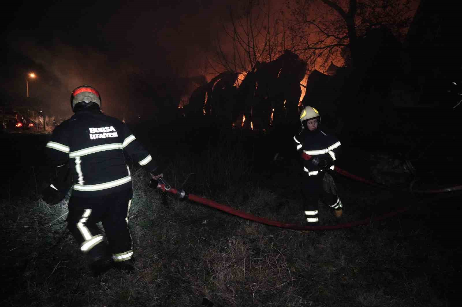 Bursa itfaiyesi, Ocak ayında bin 234 olaya müdahale
?v=1