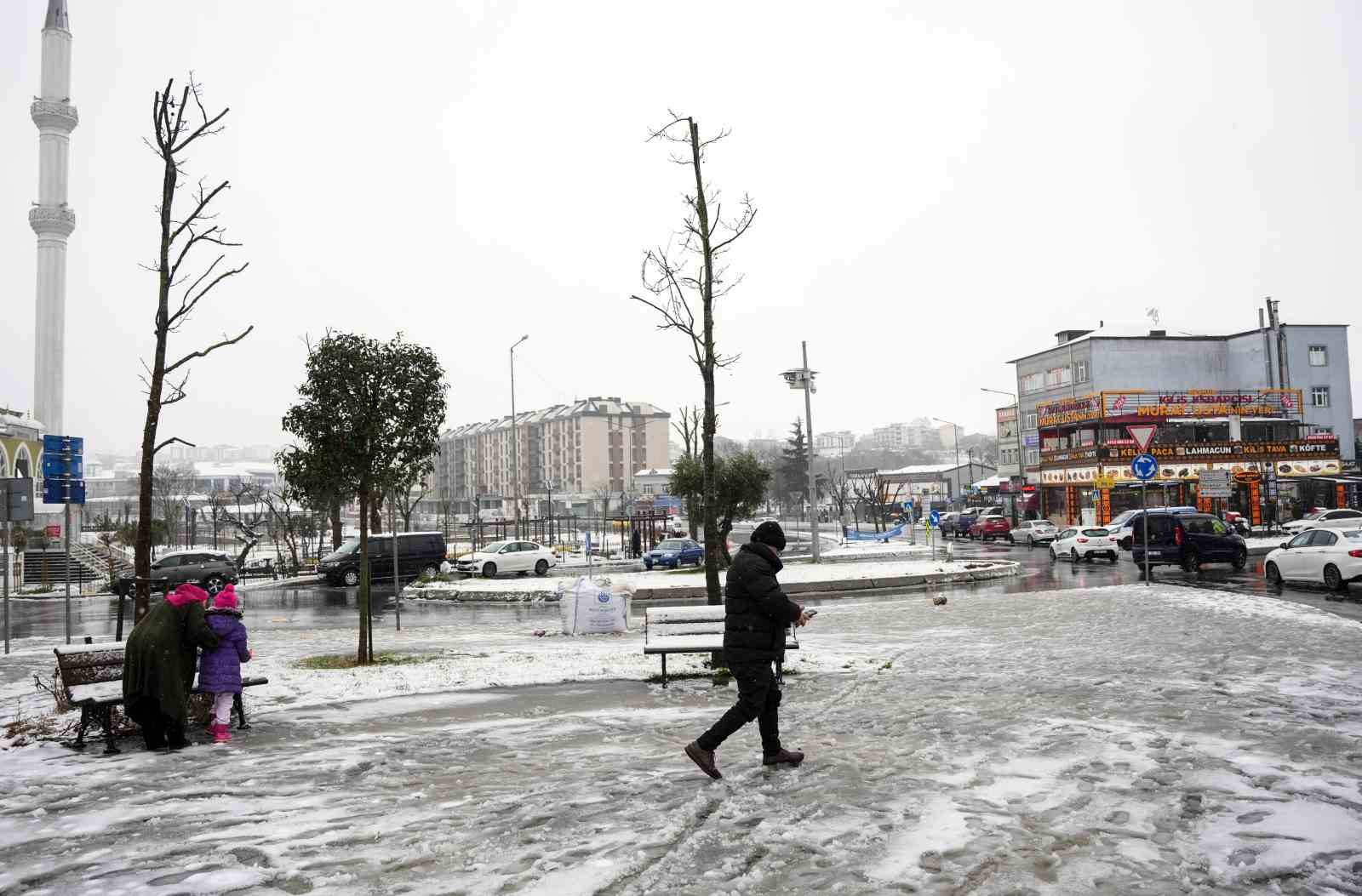 Arnavutköy beyaz örtü ile kaplandı
?v=1