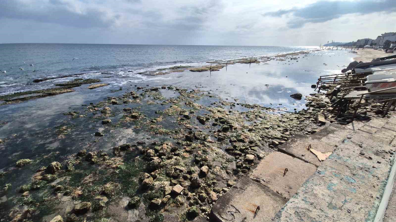 Marmara Denizi 10 metre çekildi, Kral Yolu ortaya çıktı
?v=1