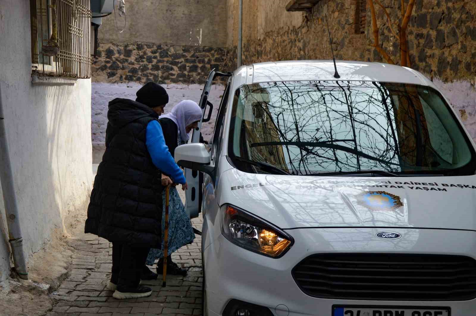 Diyarbakır’da kanser hastalarına  sosyal taksi  desteği
?v=1