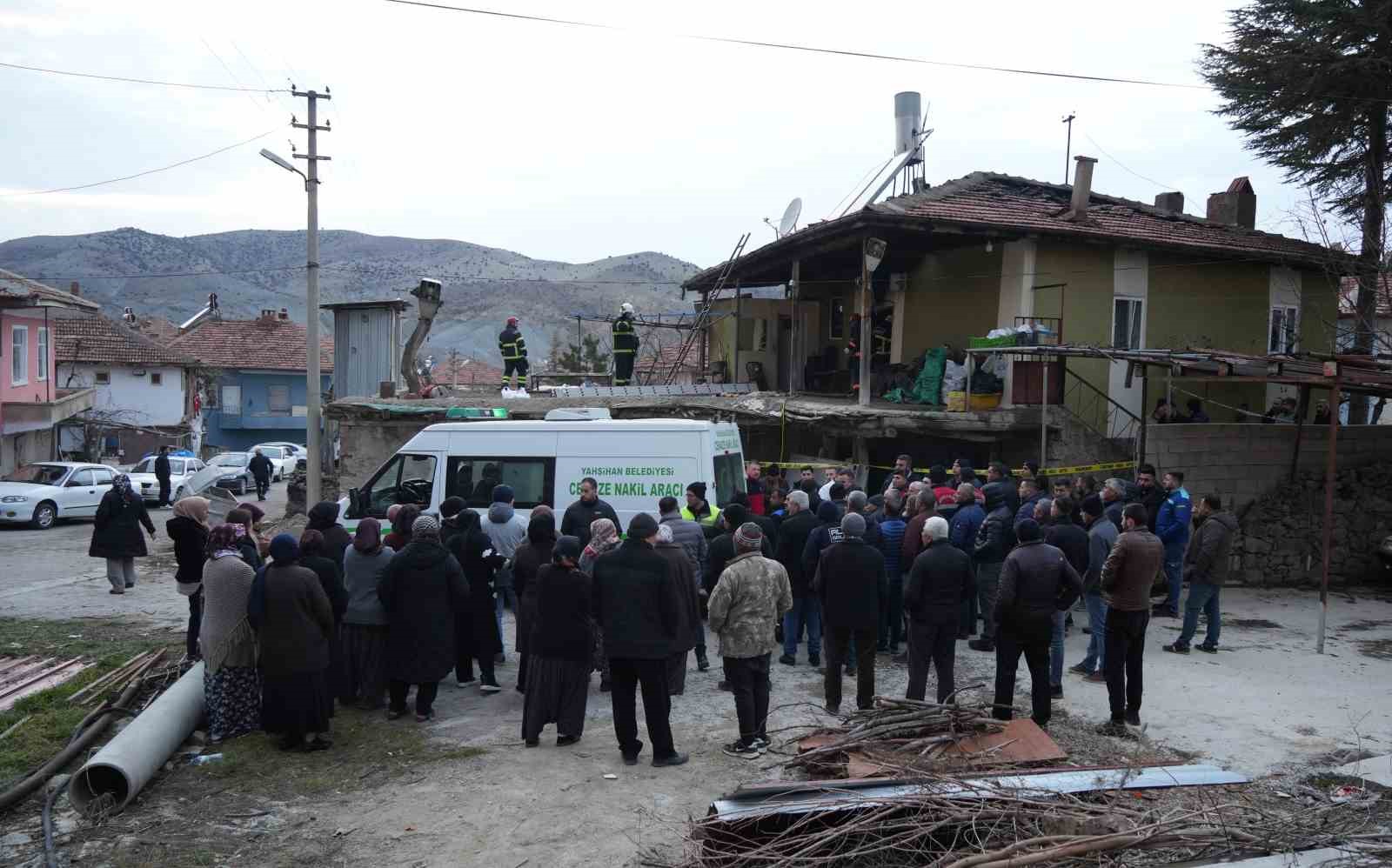 Kırıkkale’de yangın faciası: Alevler arasında kalan yaşlı kadın hayatını kaybetti
?v=1