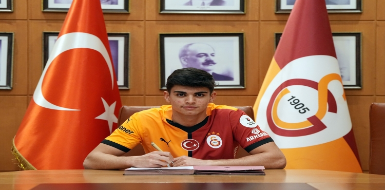 Galatasaray, genç oyuncu Arda Ünyay ile sözleşme imzaladı?v=1