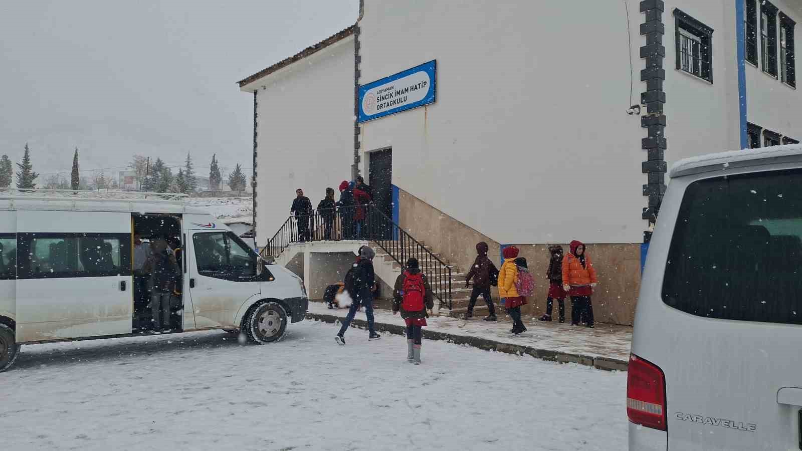 Adıyaman’da eğitime kar engeli
?v=1