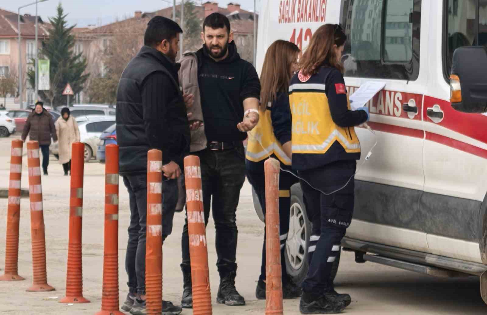 Elini testereye kaptıran işçinin parmağı koptu
?v=1