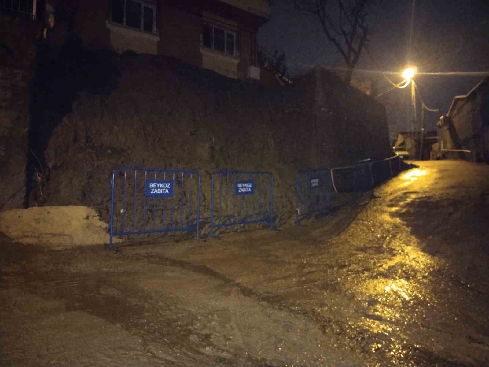 Beykoz’da istinat duvarı çöktü, 2 katlı bina tedbir amaçlı boşaltıldı
?v=1