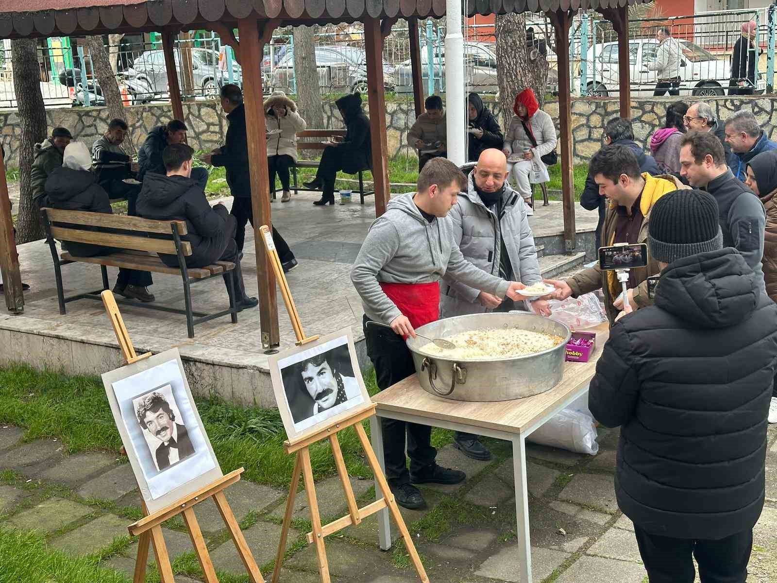 Balıkesir’de sanatçı Ferdi Tayfur için pilav hayrı
?v=1