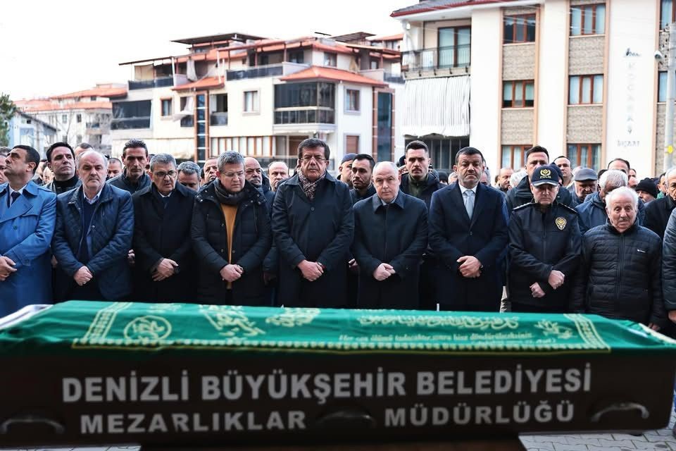 AK Parti Denizli İl Başkanı Subaşıoğlu’nun dayısı son yolcuğuna uğurlandı
?v=1