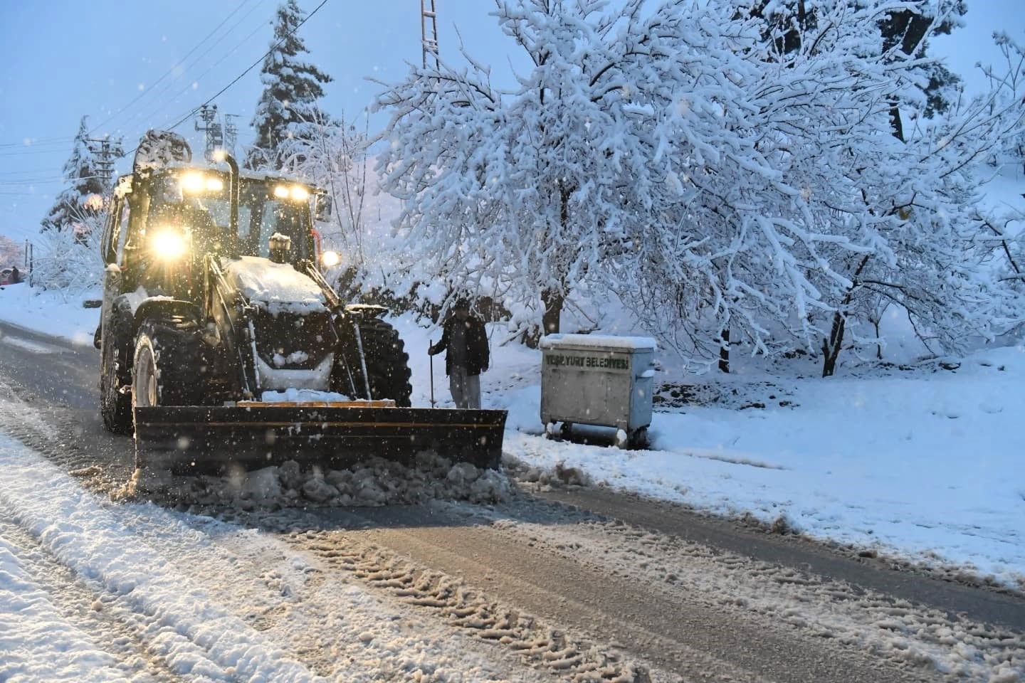 Başkan Geçit,  Tüm ekiplerimizle sahadayız 
?v=1