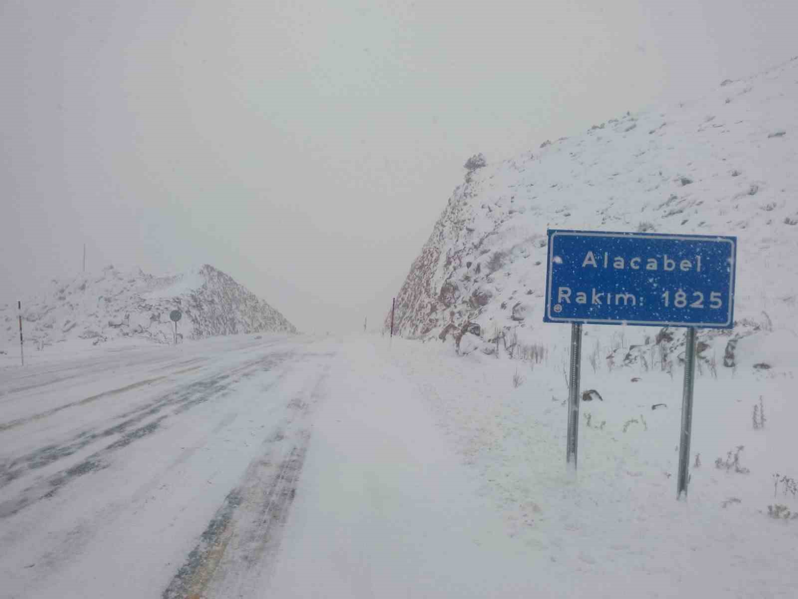 Antalya - Konya karayolunda kar yağışı etkili oldu
?v=1