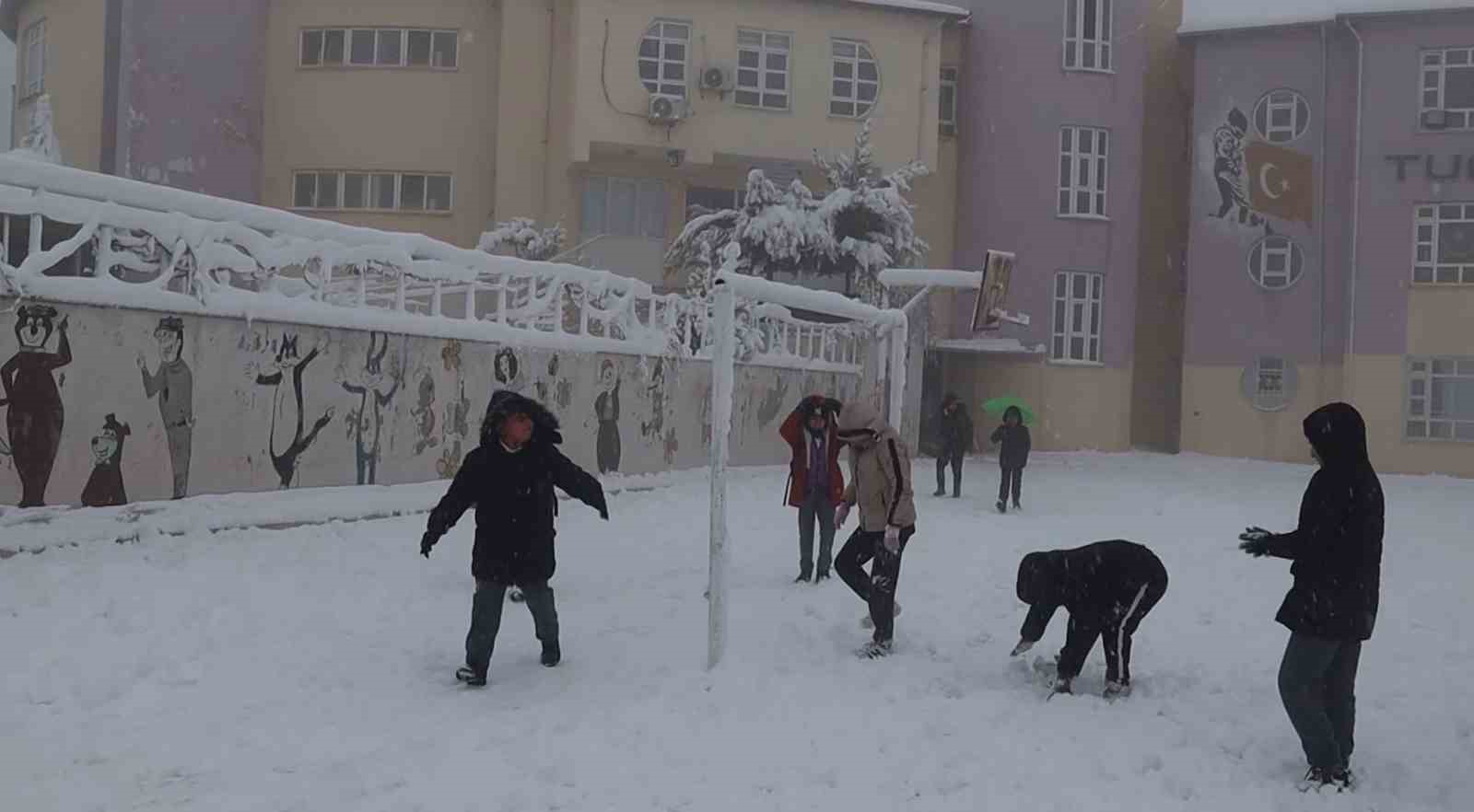 Adıyaman’da okullar tatil yollar kapalı
?v=1