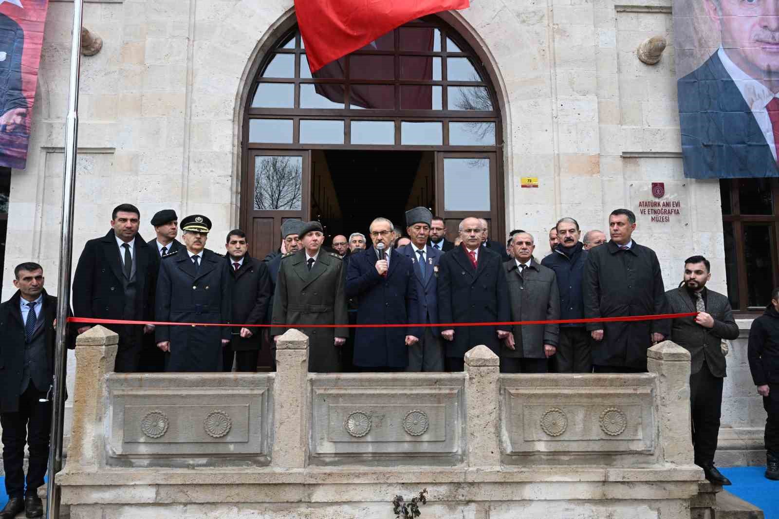 Depremde hasar alan Atatürk Evi yeniden hizmete girdi
?v=1