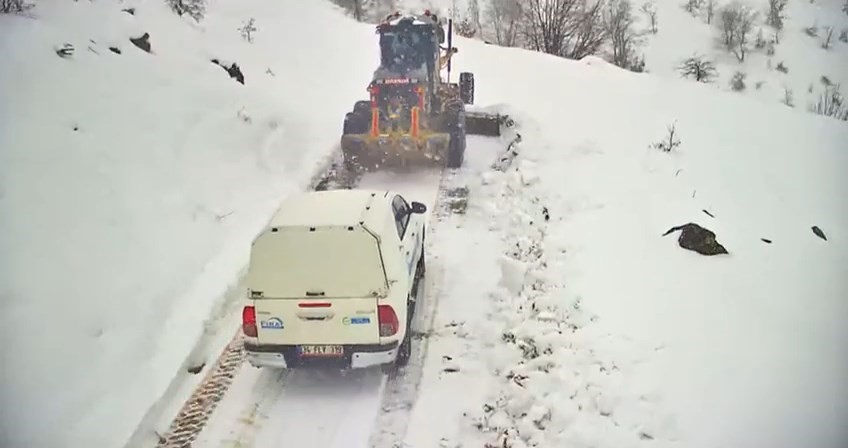 Ekipler elektrik kesintisi yaşanan köy için seferber oldu
?v=1