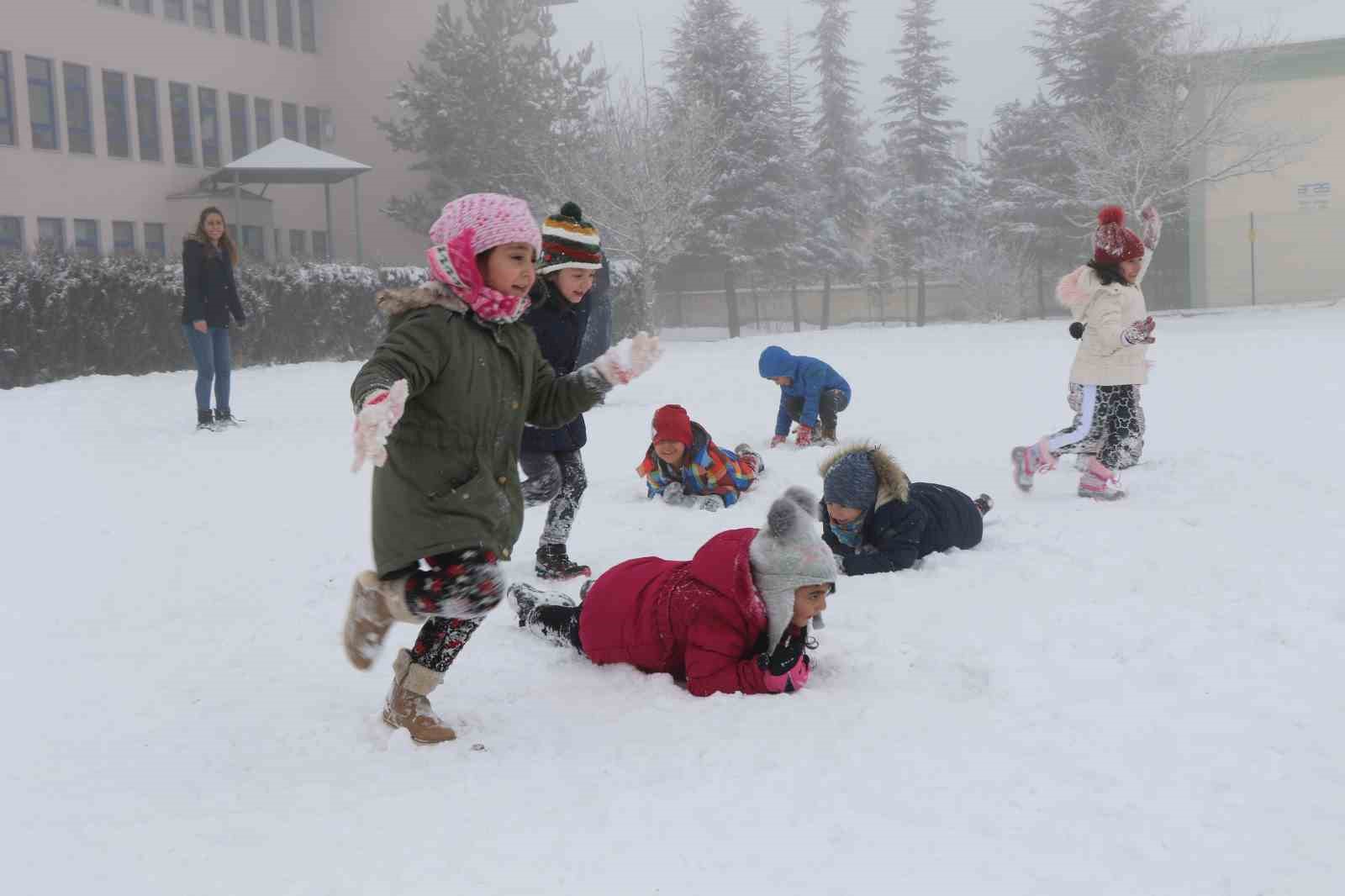 Erzincan’ın Refahiye ve Çayırlı ilçelerinde kar tatili
