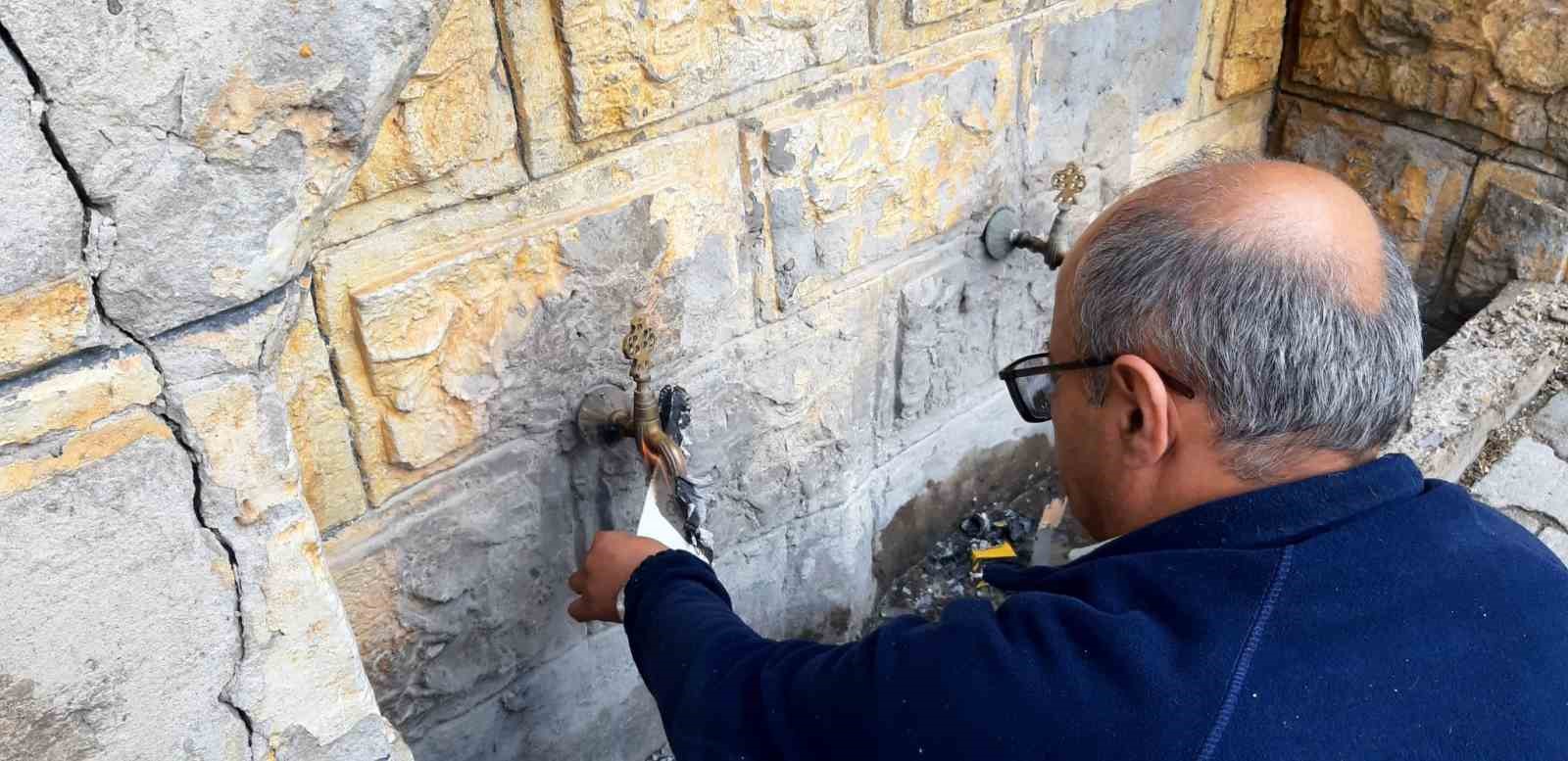 Soğuk hava çeşmeleri dondurdu
