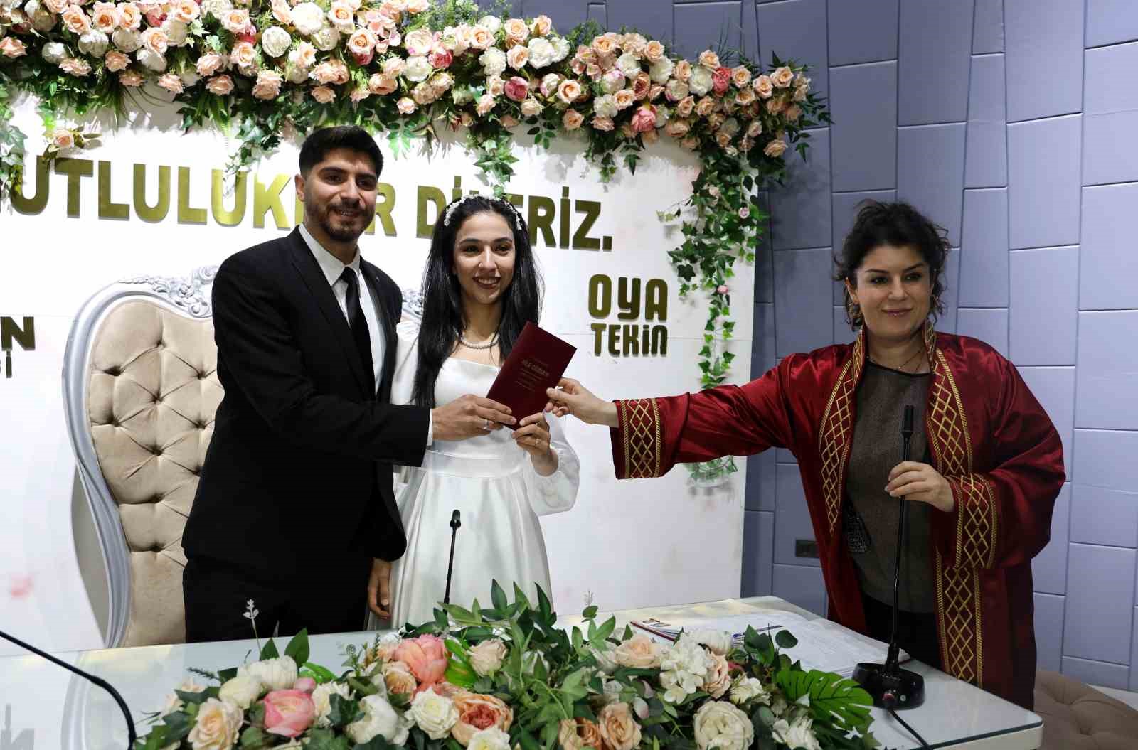 Adana’da nikah salonlarında 14 Şubat yoğunluğu
?v=1