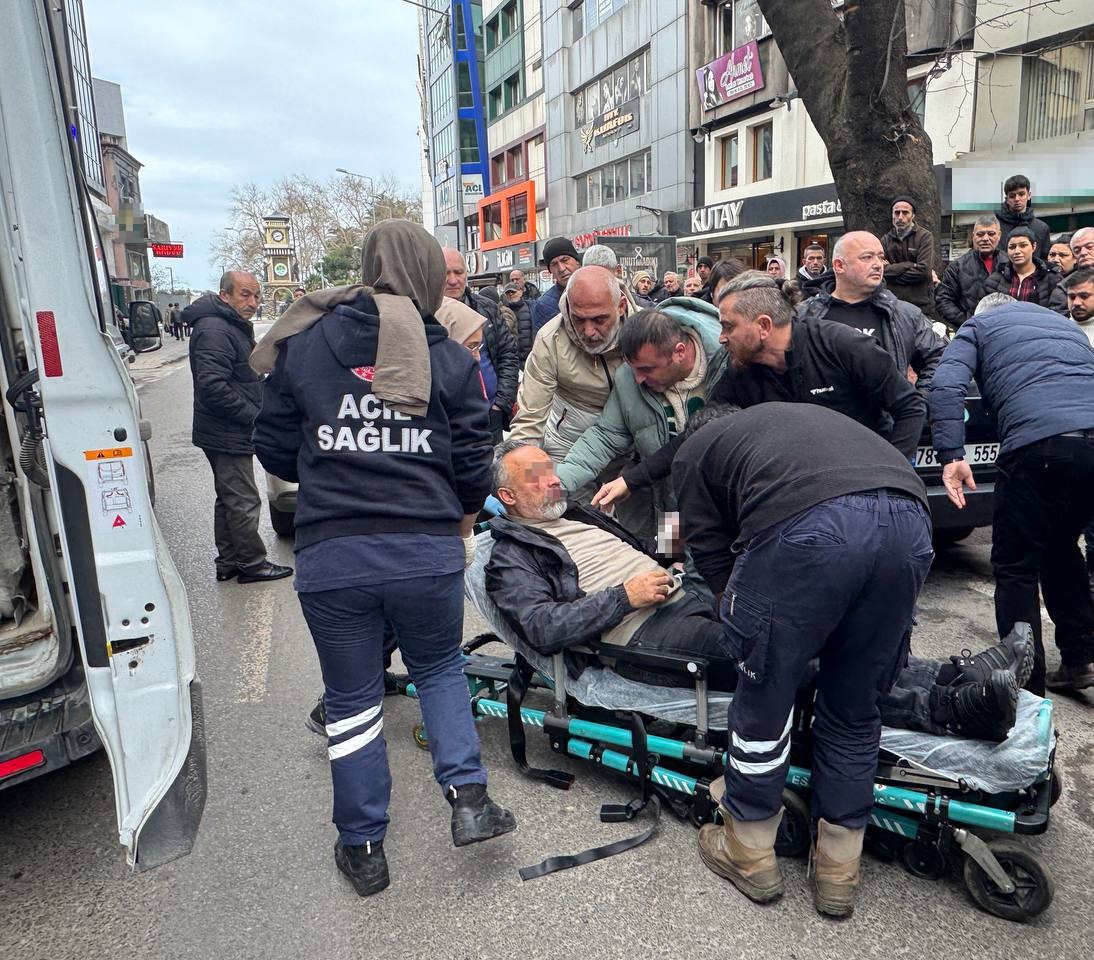 Trafikte yol verme tartışması kavgaya dönüştü; 1 yaralı
