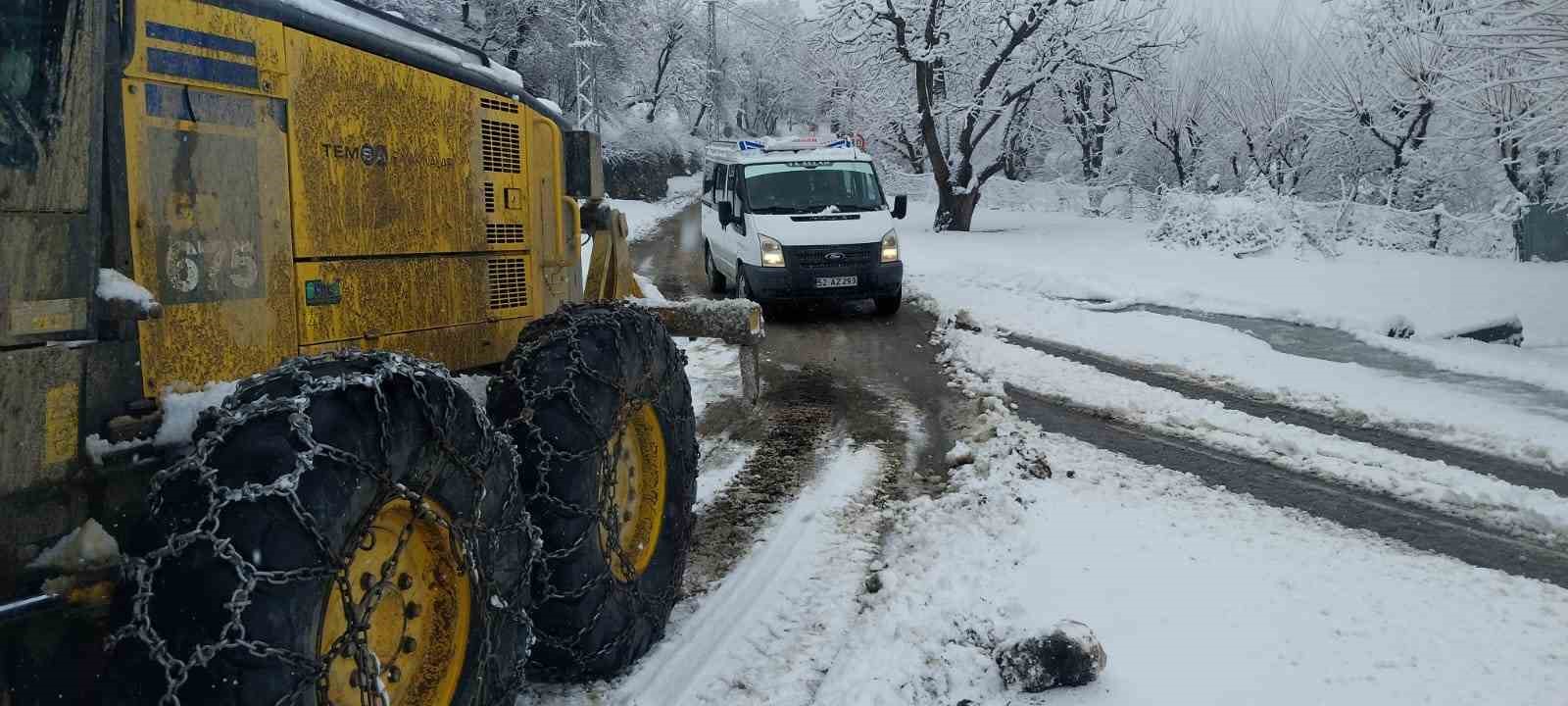 Diyarbakır’da kardan kapanan 439 kilometrelik yol ulaşıma açıldı
?v=1