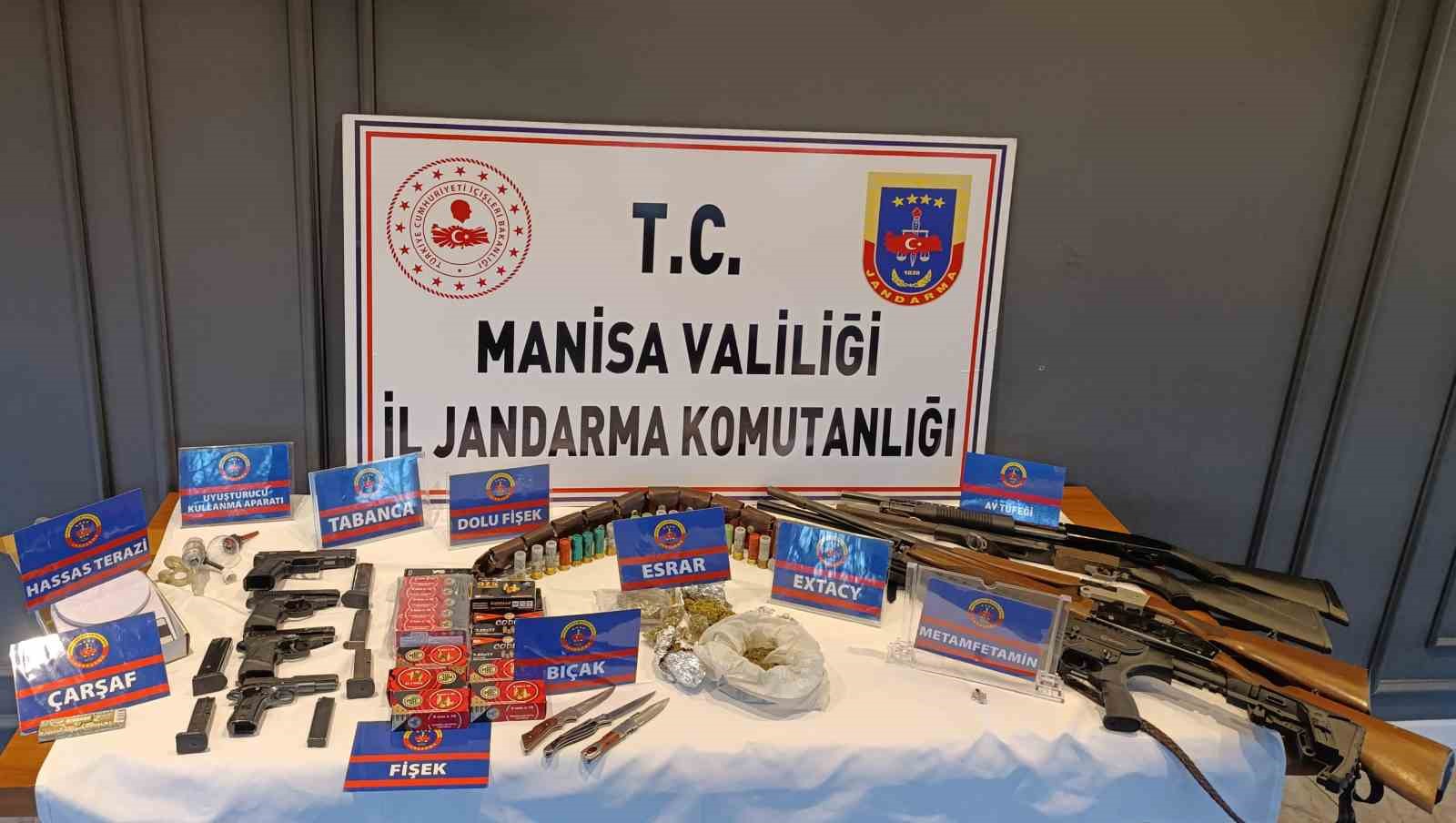 Manisa’da jandarmadan 7 mahallede dev operasyon
