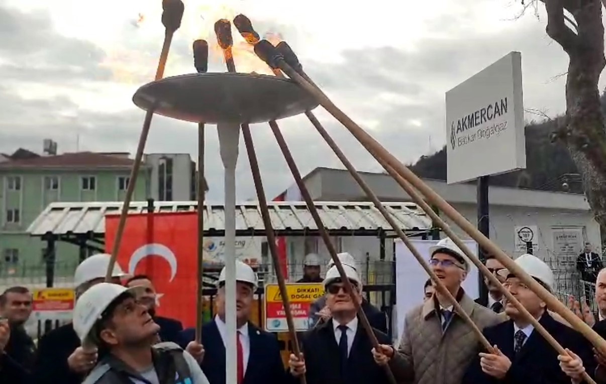 Doğalgazın ilk ateşini Adalet Bakanı Tunç yaktı
