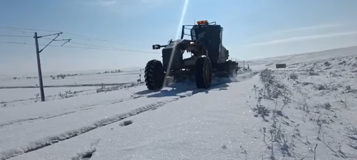 Yozgat’ta Özel İdare ekiplerinin karla mücadelesi sürüyor
?v=1