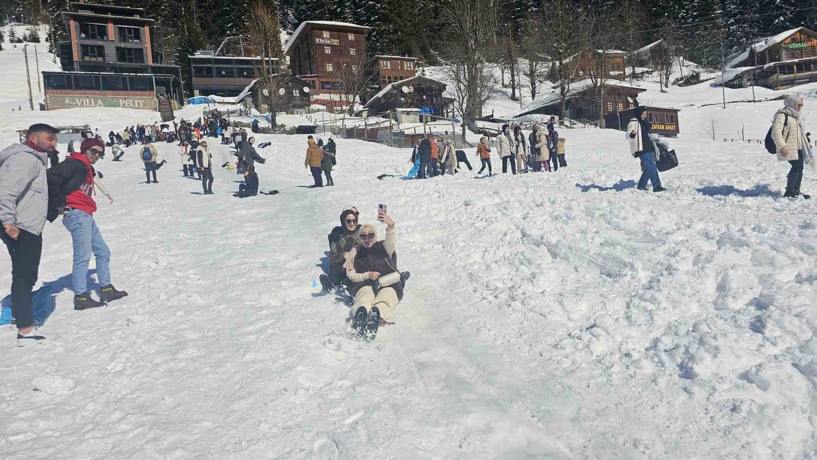 Ayder Kardan Adam Kış Festivali renkli görüntülere sahne oldu
?v=1