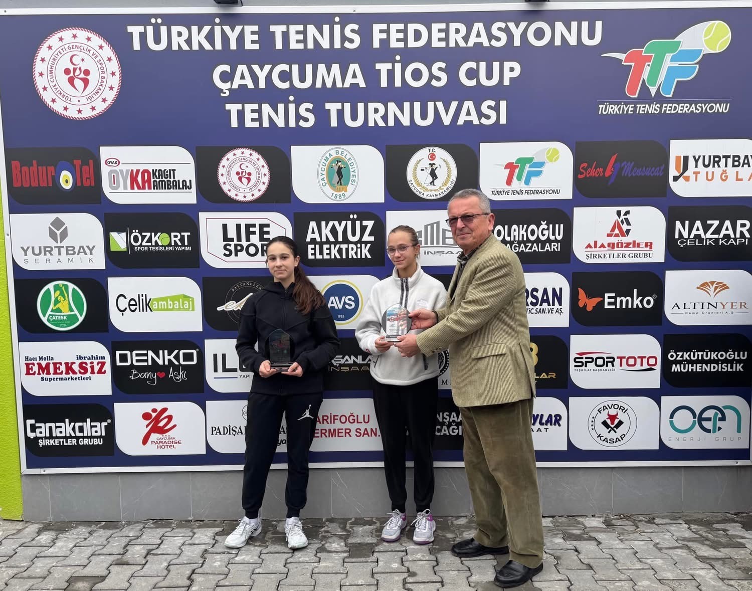 Çaycuma, İlk Ulusal Tenis Turnuvasına Ev Sahipliği Yaptı
?v=1