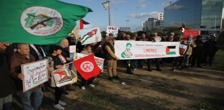 Tunus’ta ABD Büyükelçiliği önünde  Gazze  protestosu?v=1