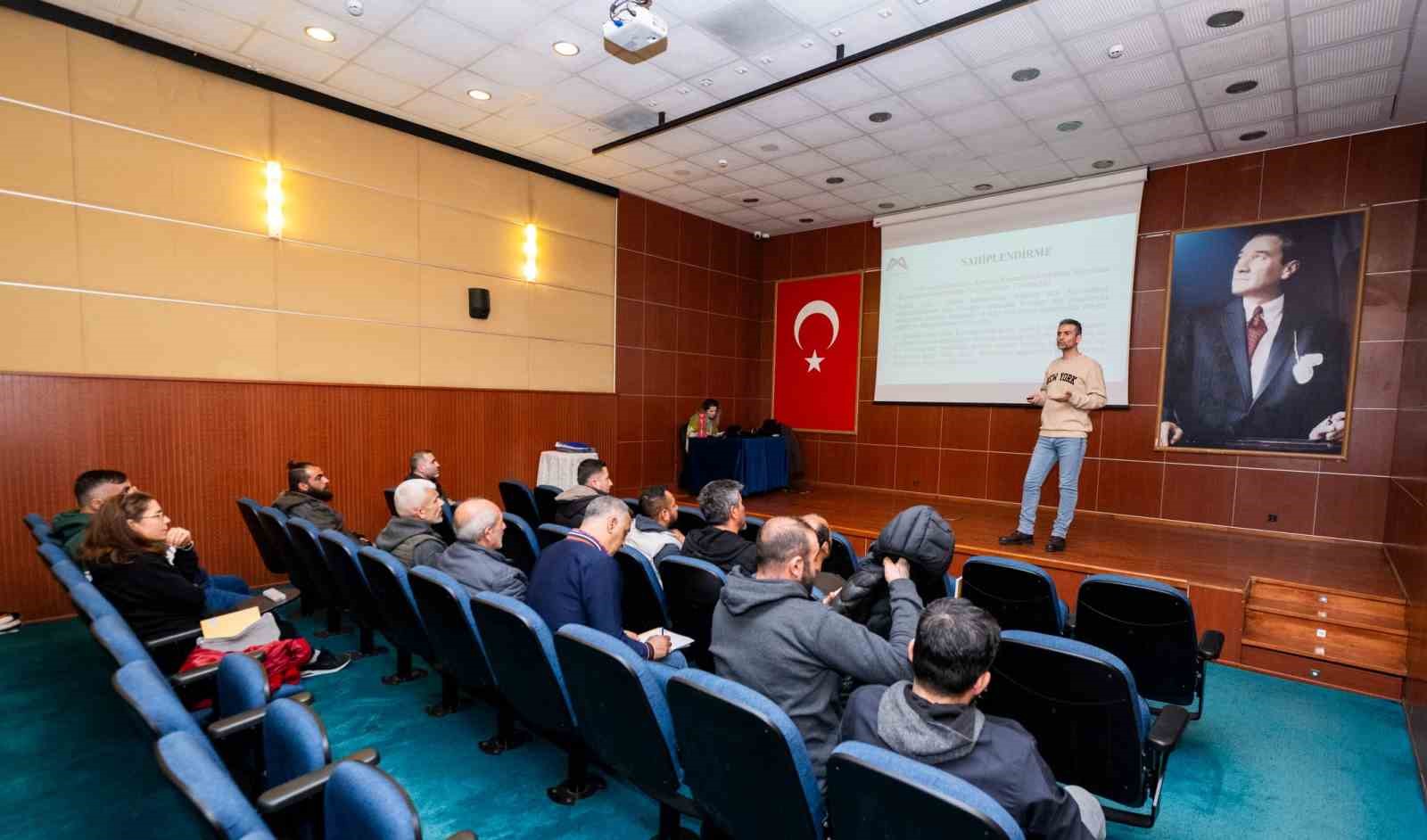 Mersin’de ev hayvanları satış yeri sahiplerine eğitim verildi
