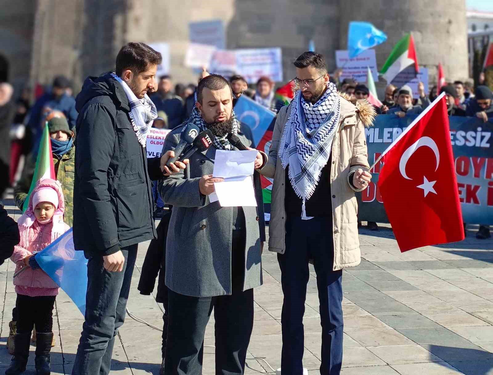 Erzurum’da sağlıkçıların yürüyüşü 66 haftadır sürüyor
?v=1