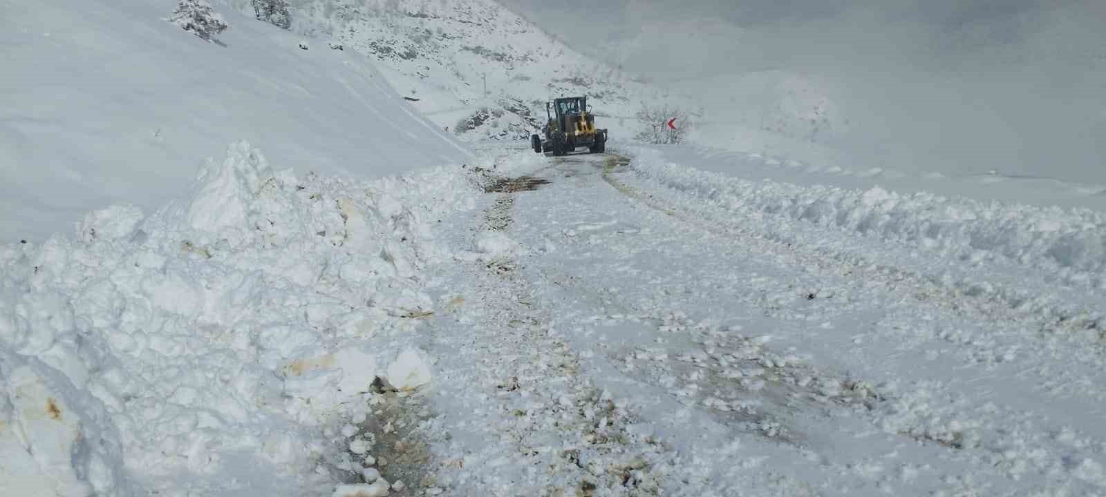 Diyarbakır’da bin 879 kilometrelik yol ulaşıma açıldı
?v=1