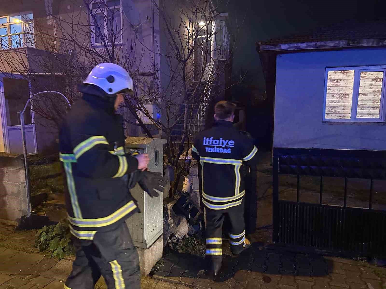 Tekirdağ’da ev yangını: 2 kişi dumandan etkilendi
