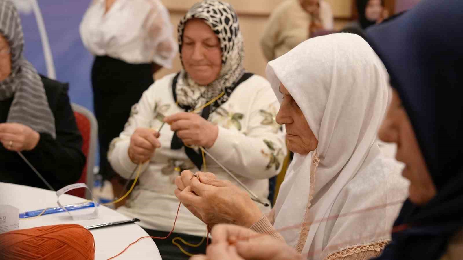 Kadınlar örgüleri ile yarıştı
