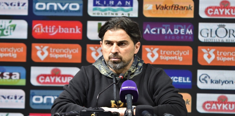 İlhan Palut:  Rizespor takımı kaybetmemesi gereken bir maçı daha kaybetti ?v=1