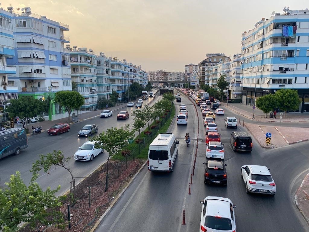 Antalya’da motorlu kara taşıtları sayısı 1 milyon 578 bin 360 oldu
?v=1