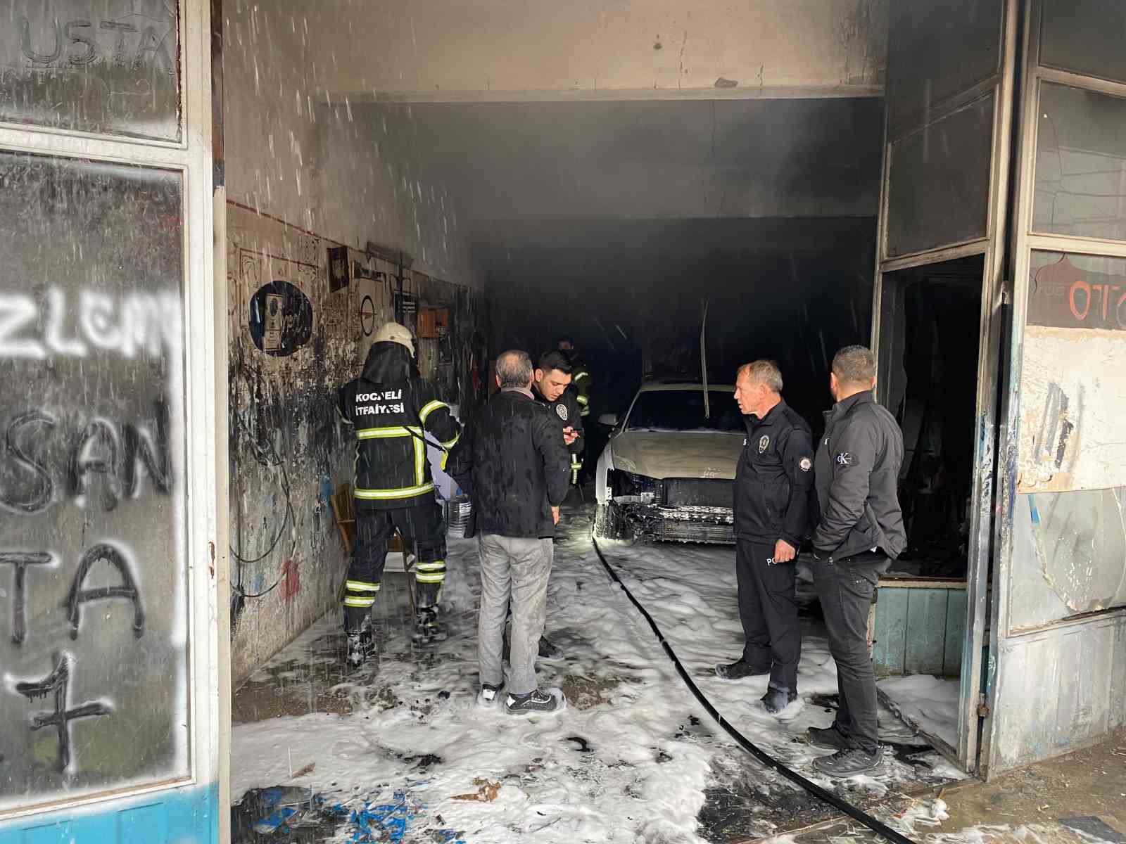 Yemeğe giden ustanın açık unuttuğu elektrikli soba yangına sebep oldu
