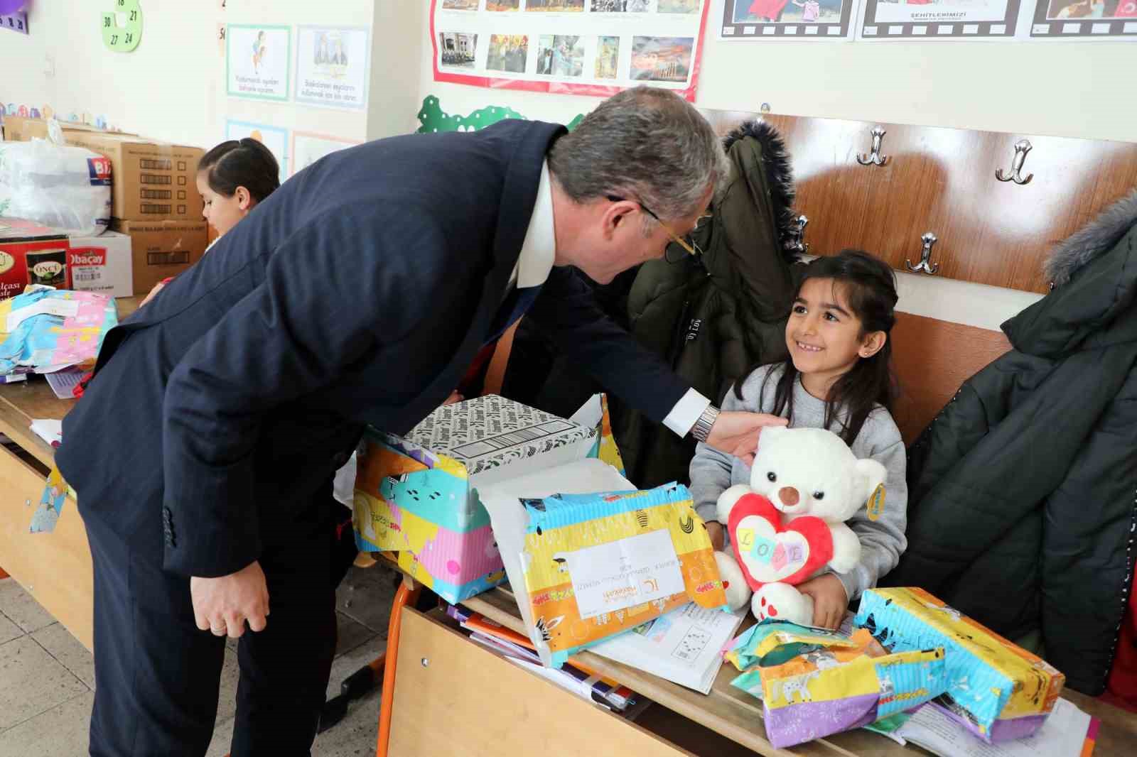 Ağrı’da  IC Mutluluk Harekatı  ile çocukların oyuncak hayalleri gerçek oldu
